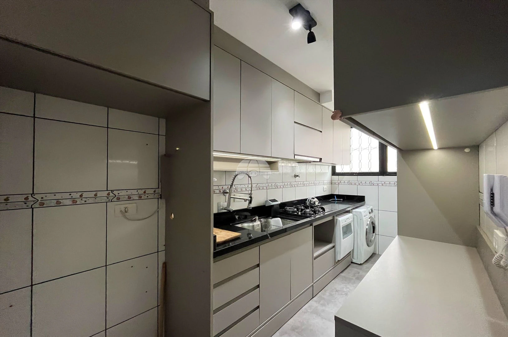 3-bedroom apartment with a washing machine — photo 4