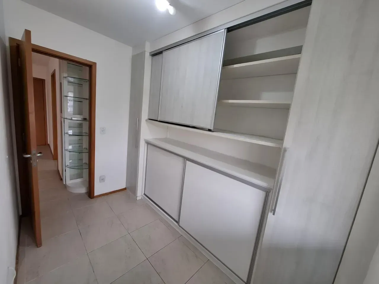 Apartamento de 2 quartos com 3 banheiros e cozinha fechada — photo 17