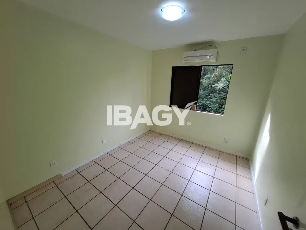 Apartamento amueblado de 3 dormitorios con balcón y parrilla — photo 14