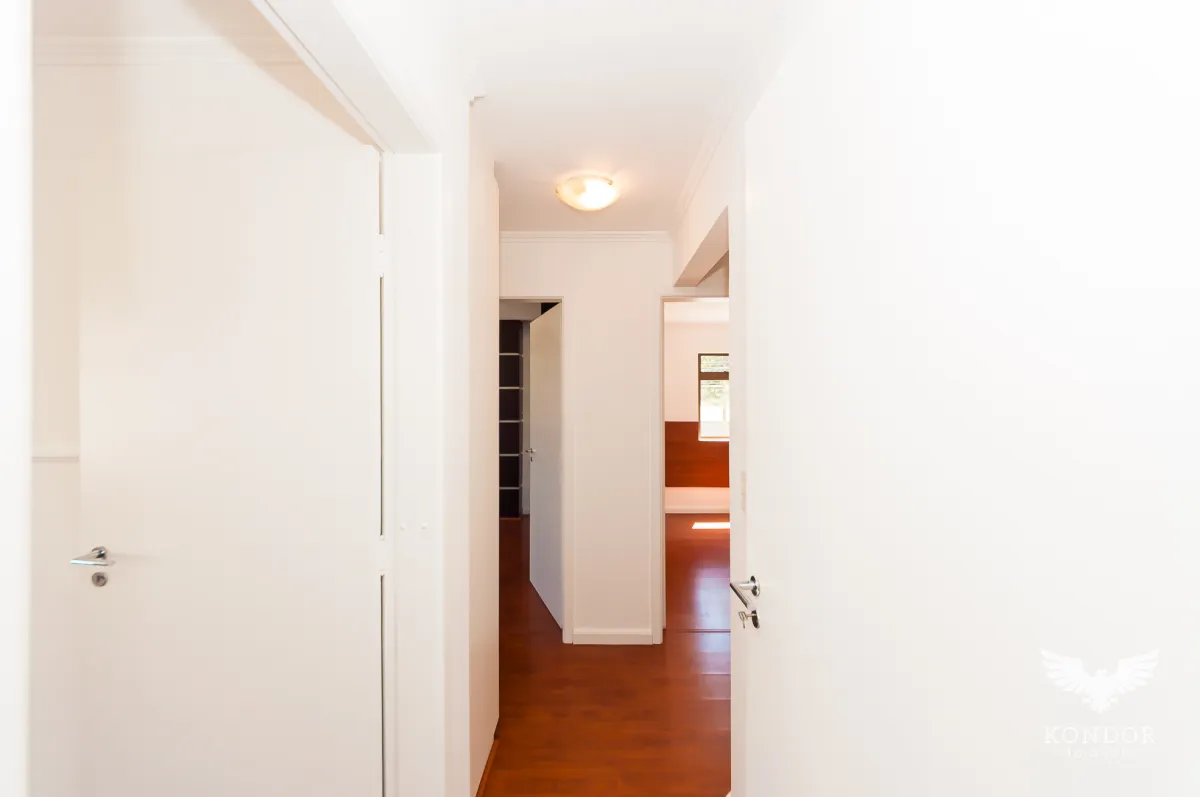 3-bedroom apartment with a balcony and 136 m² — photo 18