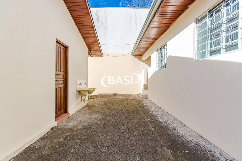 Unfurnished house with 4 bedrooms and 3 bathrooms — photo 27