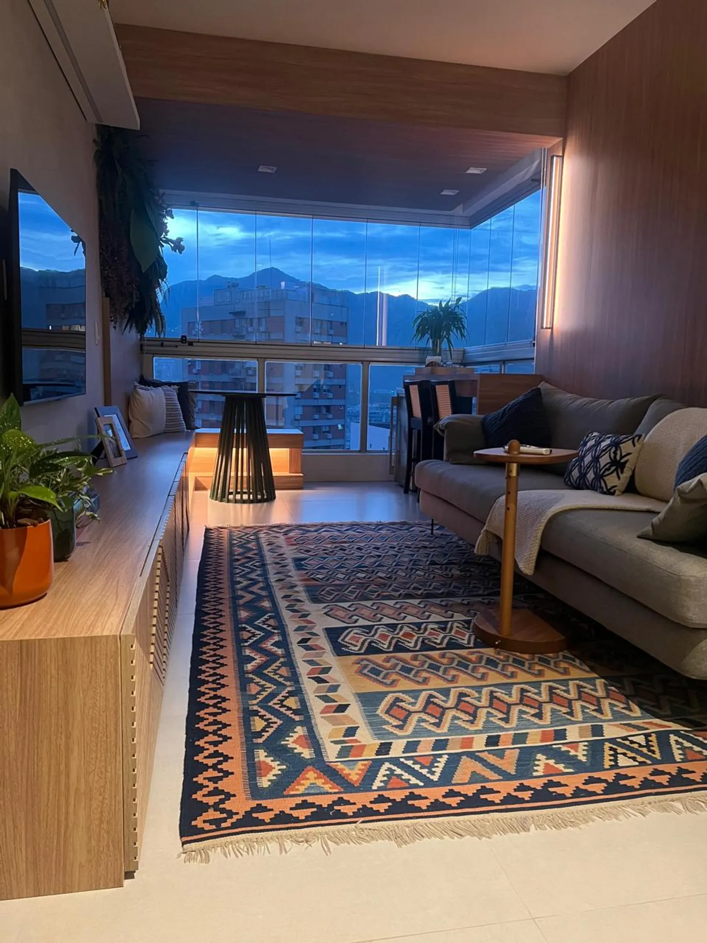 Furnished apartment, 80 m², with floor-to-ceiling windows — photo 11