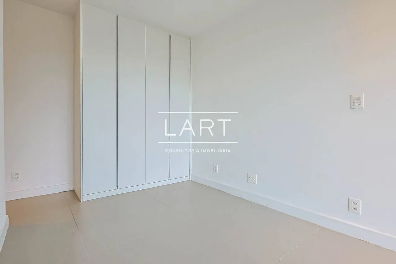 180 m² apartment with 3 bedrooms and 2 parking spots — photo 20