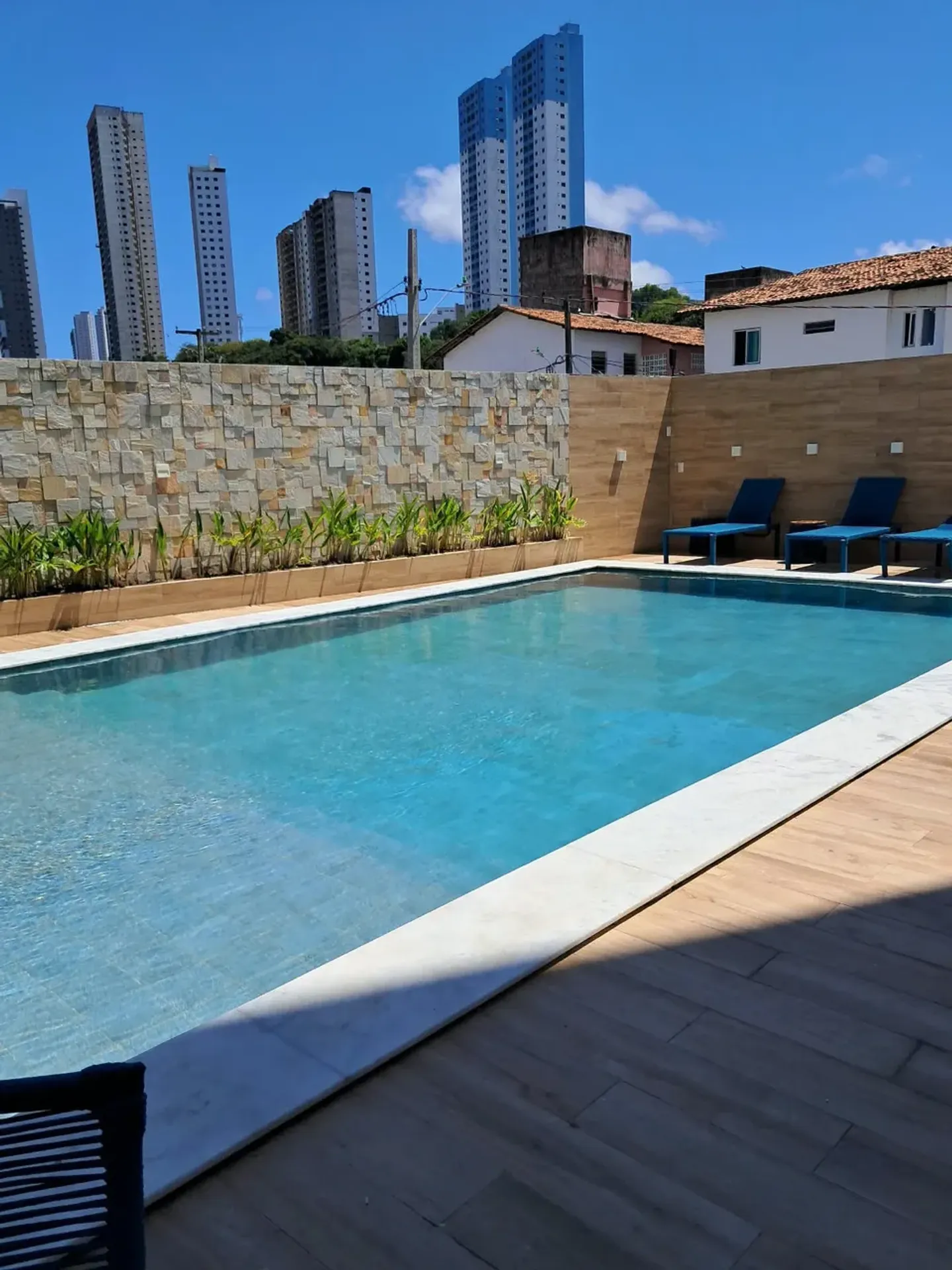 3-bedroom apartment in a building with a gym — photo 2