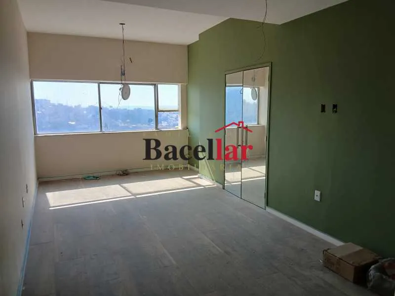 Apartamento de 1 quarto com janelas do piso ao teto, Centro — photo 3