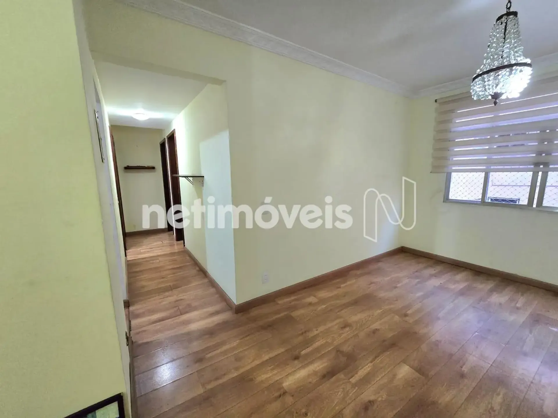 3-bedroom apartment with wood or laminate floors — photo 5