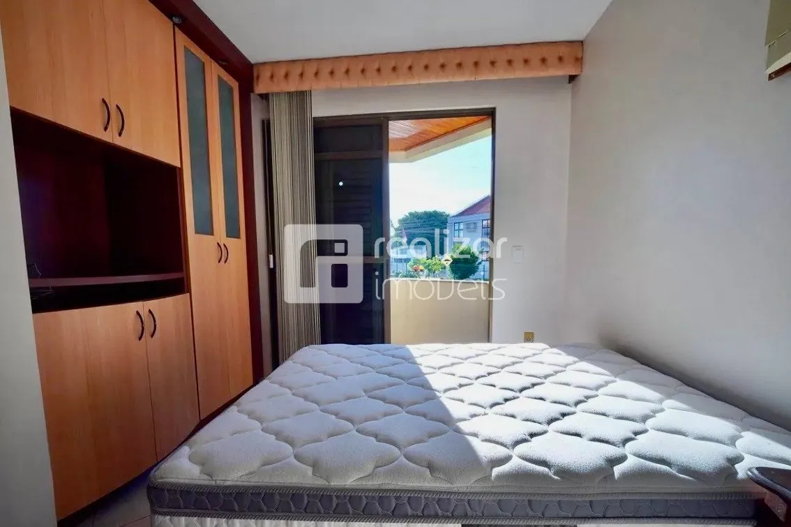 Apartamento de 3 dormitorios con balcón y 100 m² — photo 3