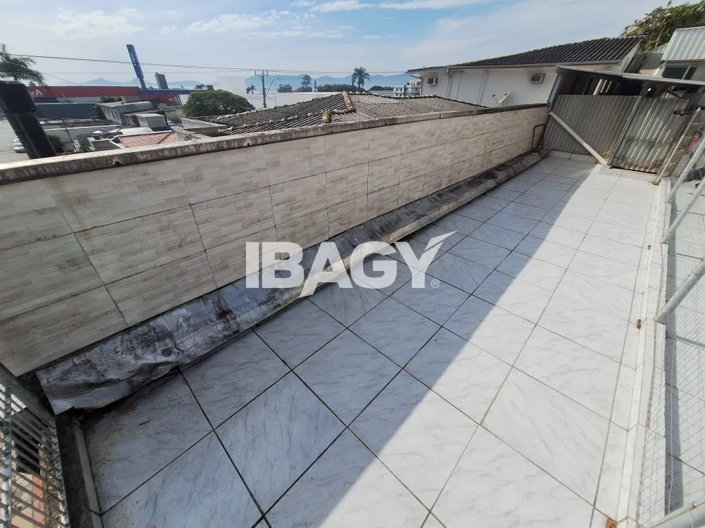 House with 4 bedrooms and 2 bathrooms, 100 m² — photo 19
