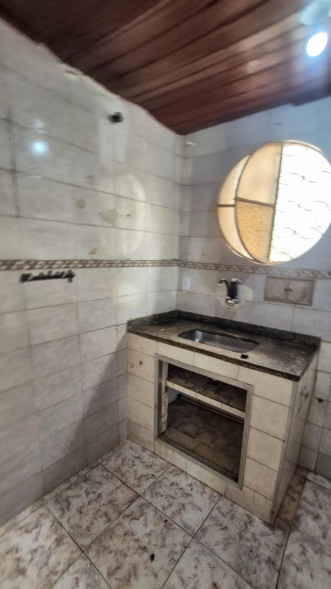 Невмебльована квартира з 2 спальнями та компактною кухнею — photo 14