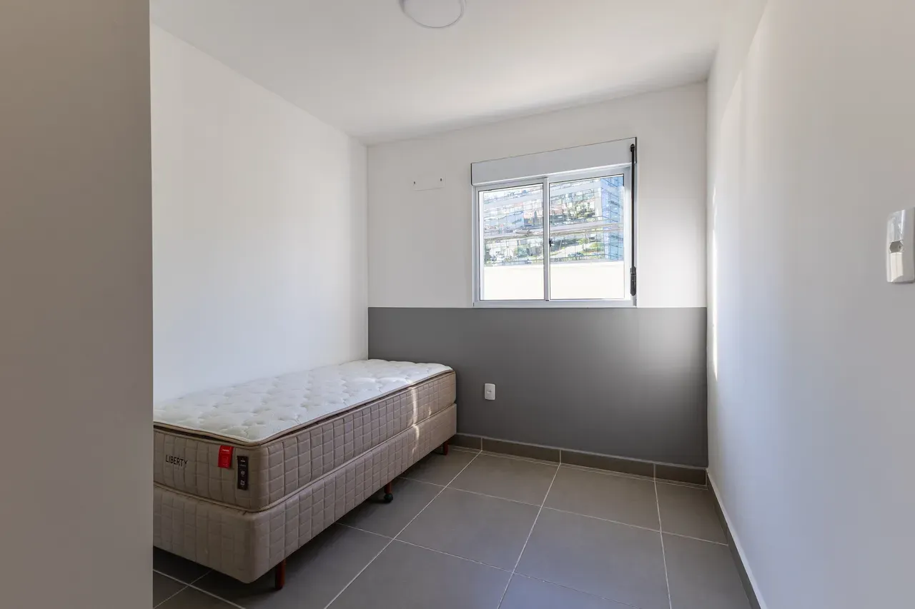 Furnished apartment with 2 bedrooms and open-plan kitchen — photo 11