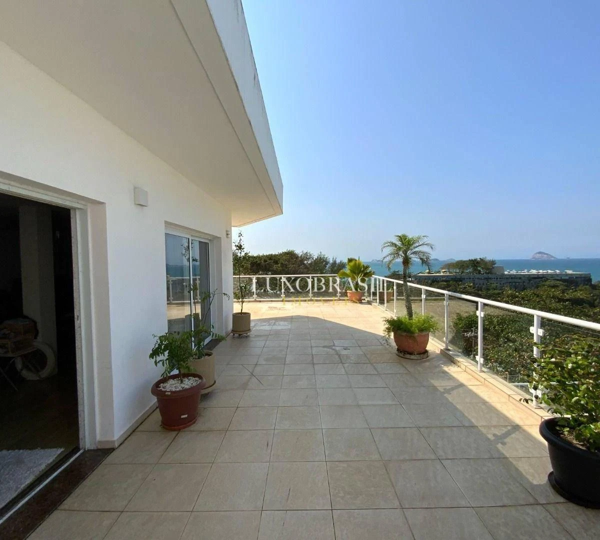 Apartment with 4 suites and access to shared pool — photo 33