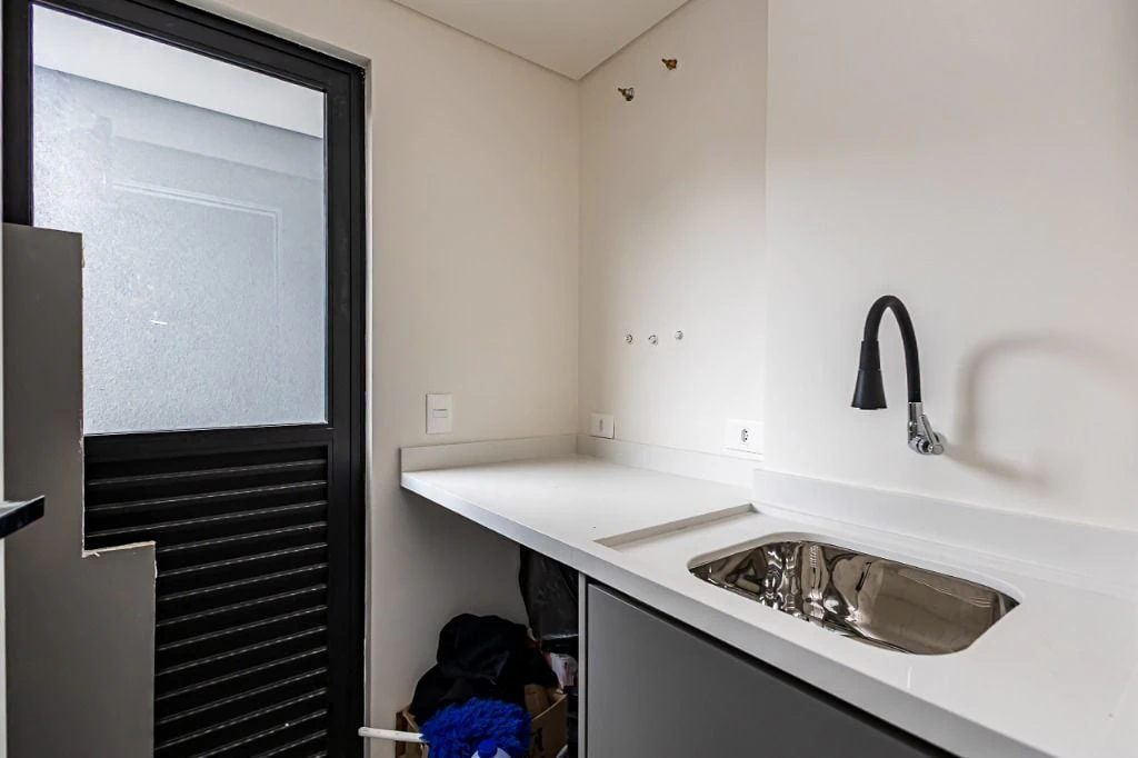Floor-to-ceiling windows in a 3-bedroom house, 137 m² — photo 19