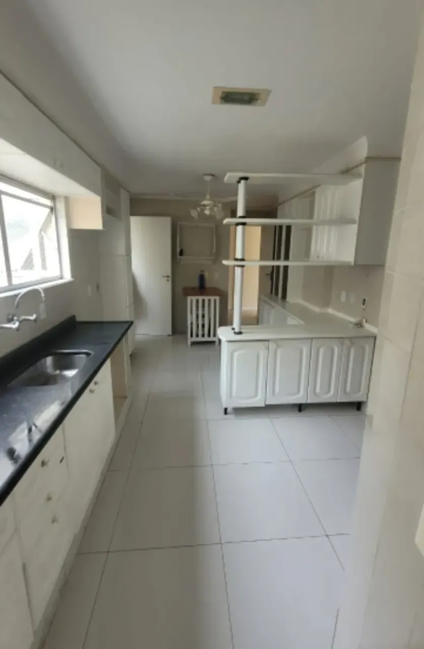 Unfurnished 3-bedroom apartment with 3 bathrooms — photo 18