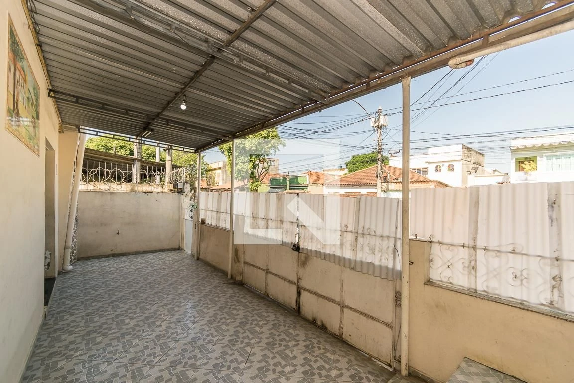 Casa para locação com 3 quartos, 2 banheiros e 1 vaga — photo 2