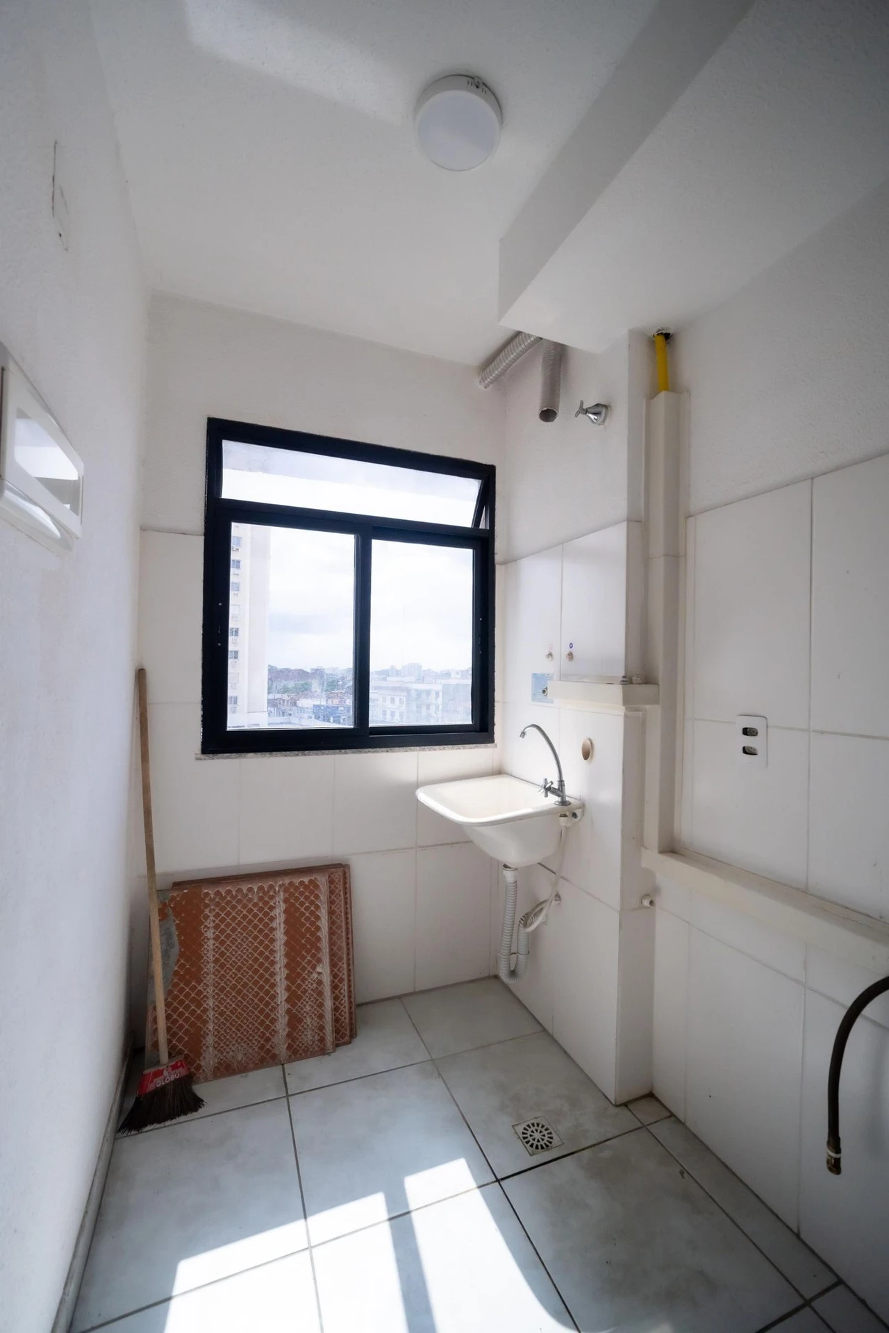 2-bedroom apartment with 1 bathroom and 1 parking spot — photo 33