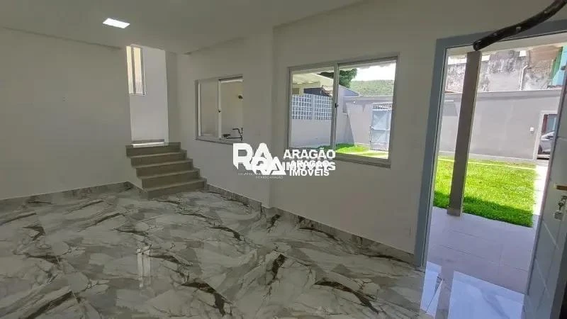 Balcony with a grill in a 5-bedroom house, 129 m²