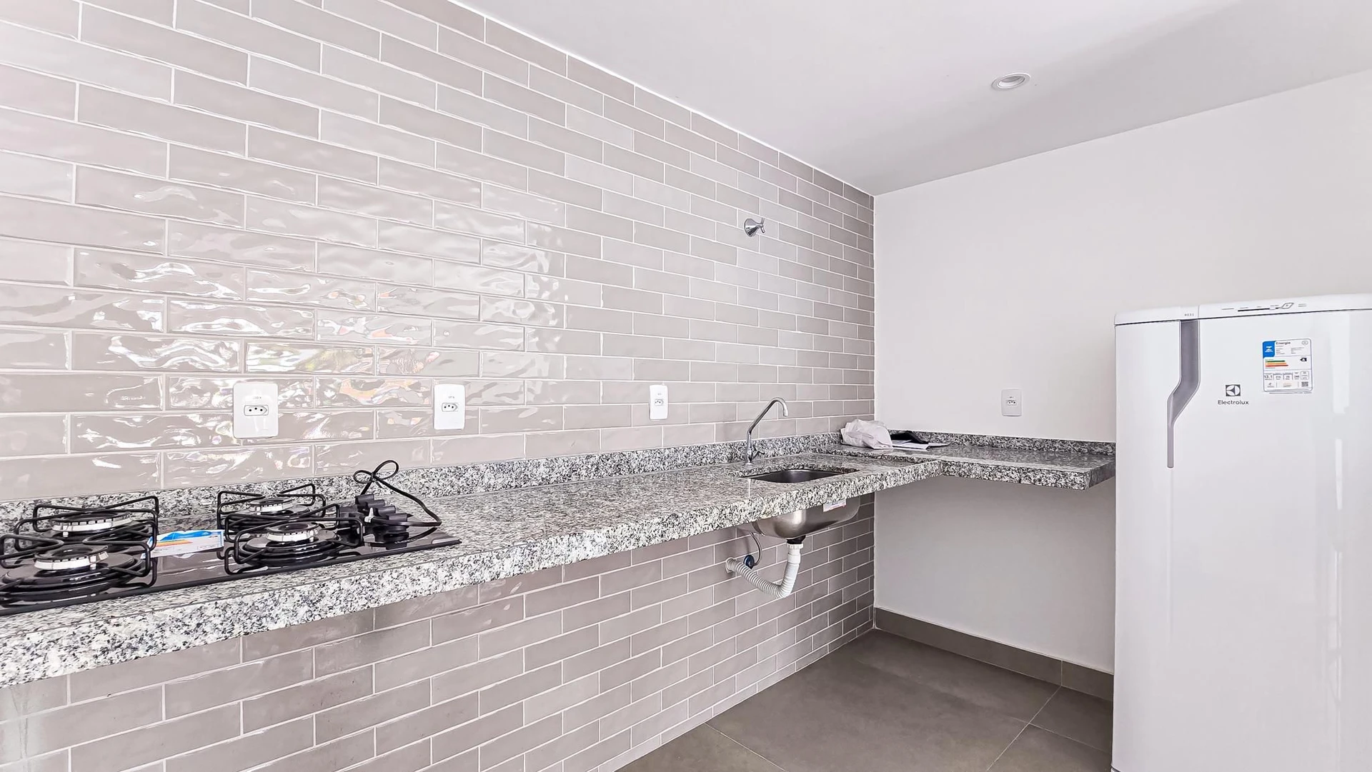 Apartamento de 2 quartos em condomínio com piscina — photo 31