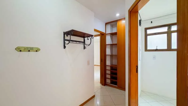 Furnished apartment, 300 m², with a glass-enclosed balcony — photo 11