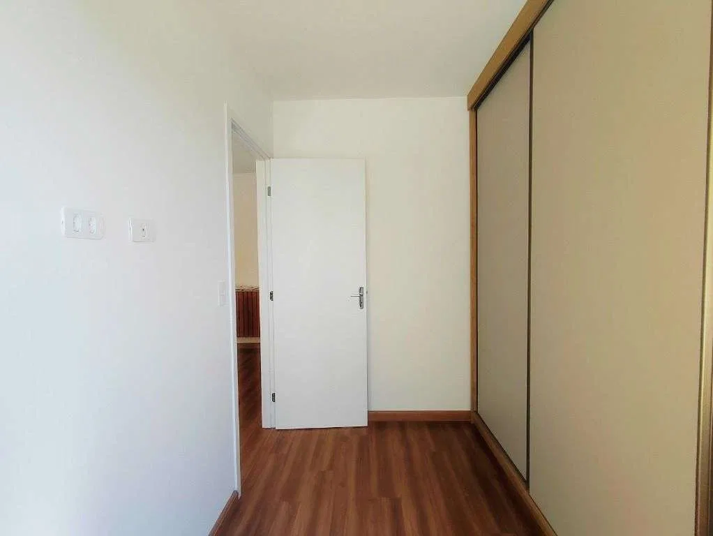 2-bedroom apartment with wood or laminate floors in Curitiba — photo 20