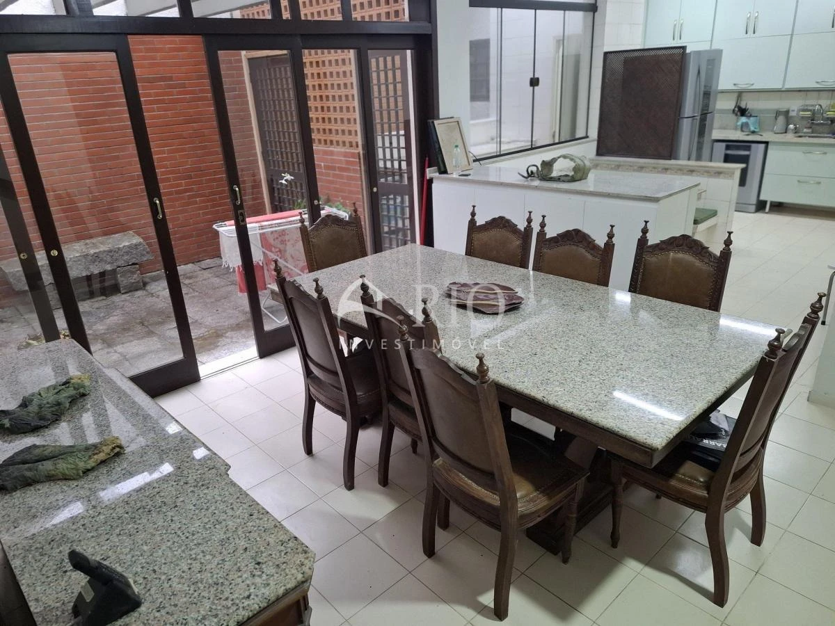 Unfurnished house with 4 bedrooms and 6 bathrooms, 945 m² — photo 40