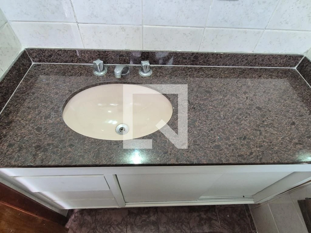 Furnished apartment with 3 en-suite bedrooms and 3 baths — photo 26
