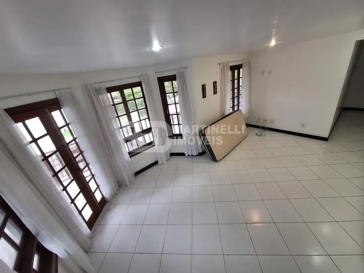 House with 5 bedrooms, all suites, plus shared pool — photo 37