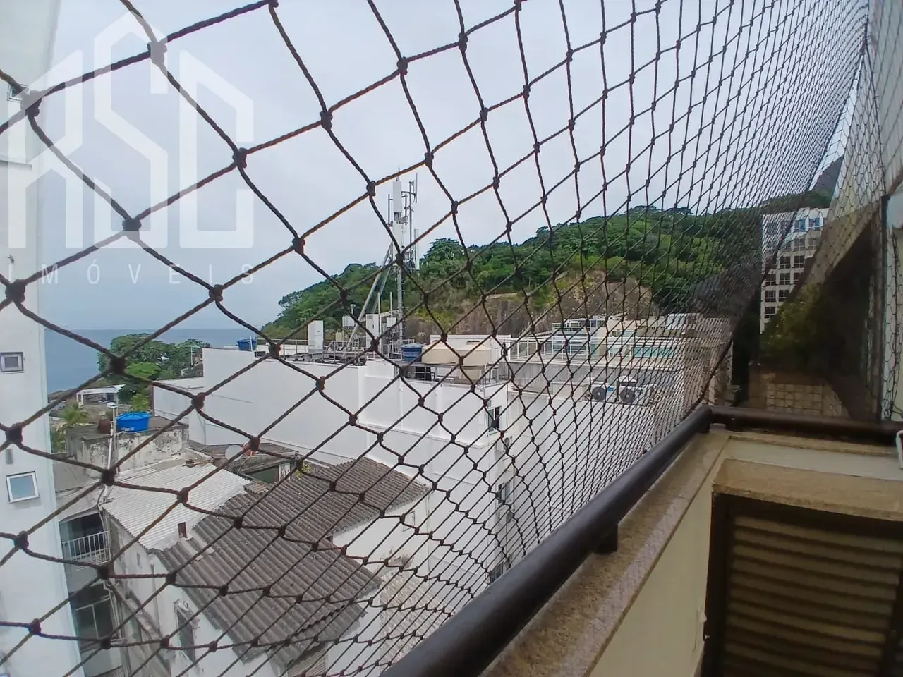 Balcony with a grill in a 2-bedroom apartment, 153 m² — photo 28