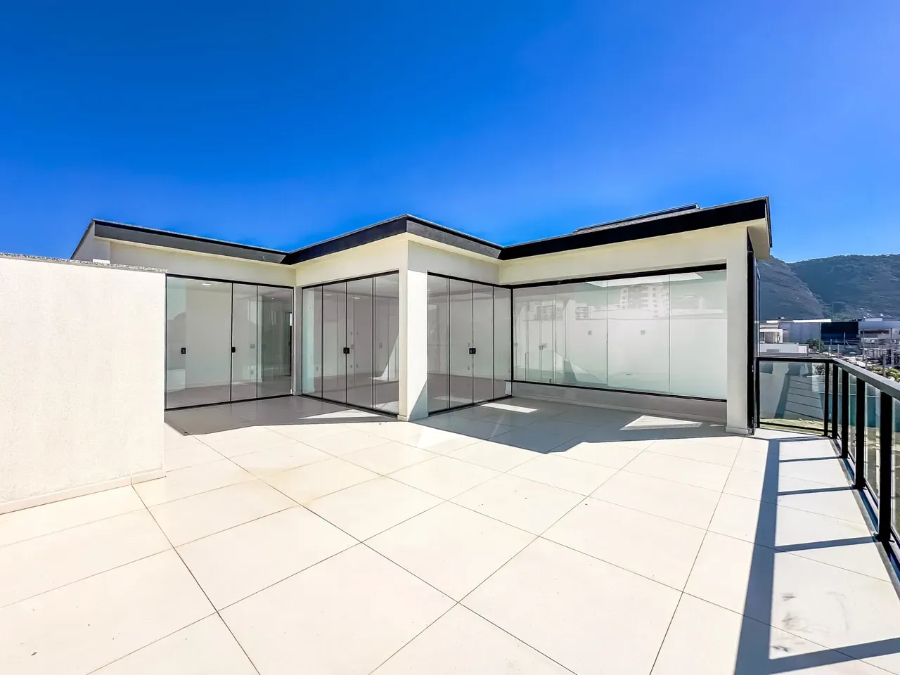 4-suite house with 6 bathrooms, 370 m² and 3 parking — photo 8