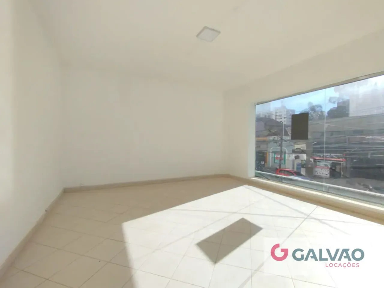 Unfurnished apartment with open-plan kitchen and 3 bedrooms — photo 10