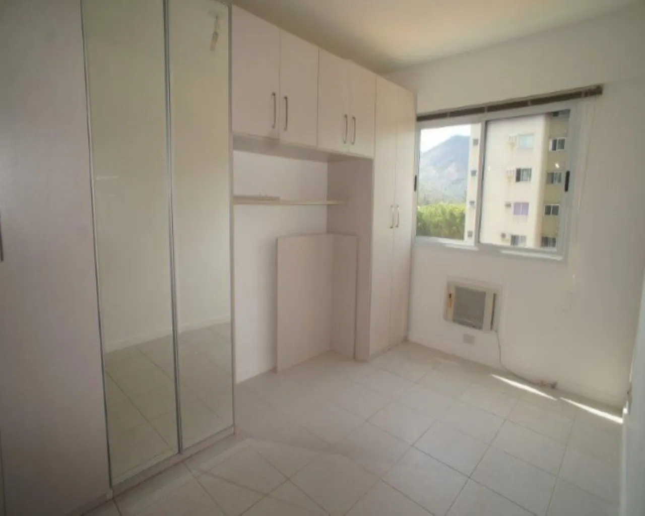 2-bedroom apartment with a mountain view — photo 5