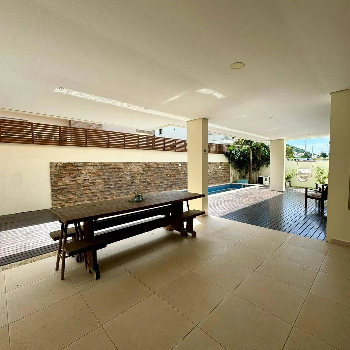 Casa de 455 m² con espacio de home office y vestidor — photo 15