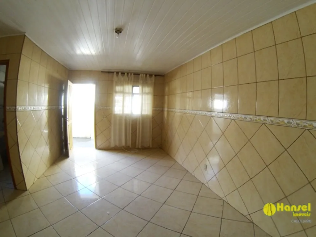 House with 2 bedrooms and a glass shower enclosure