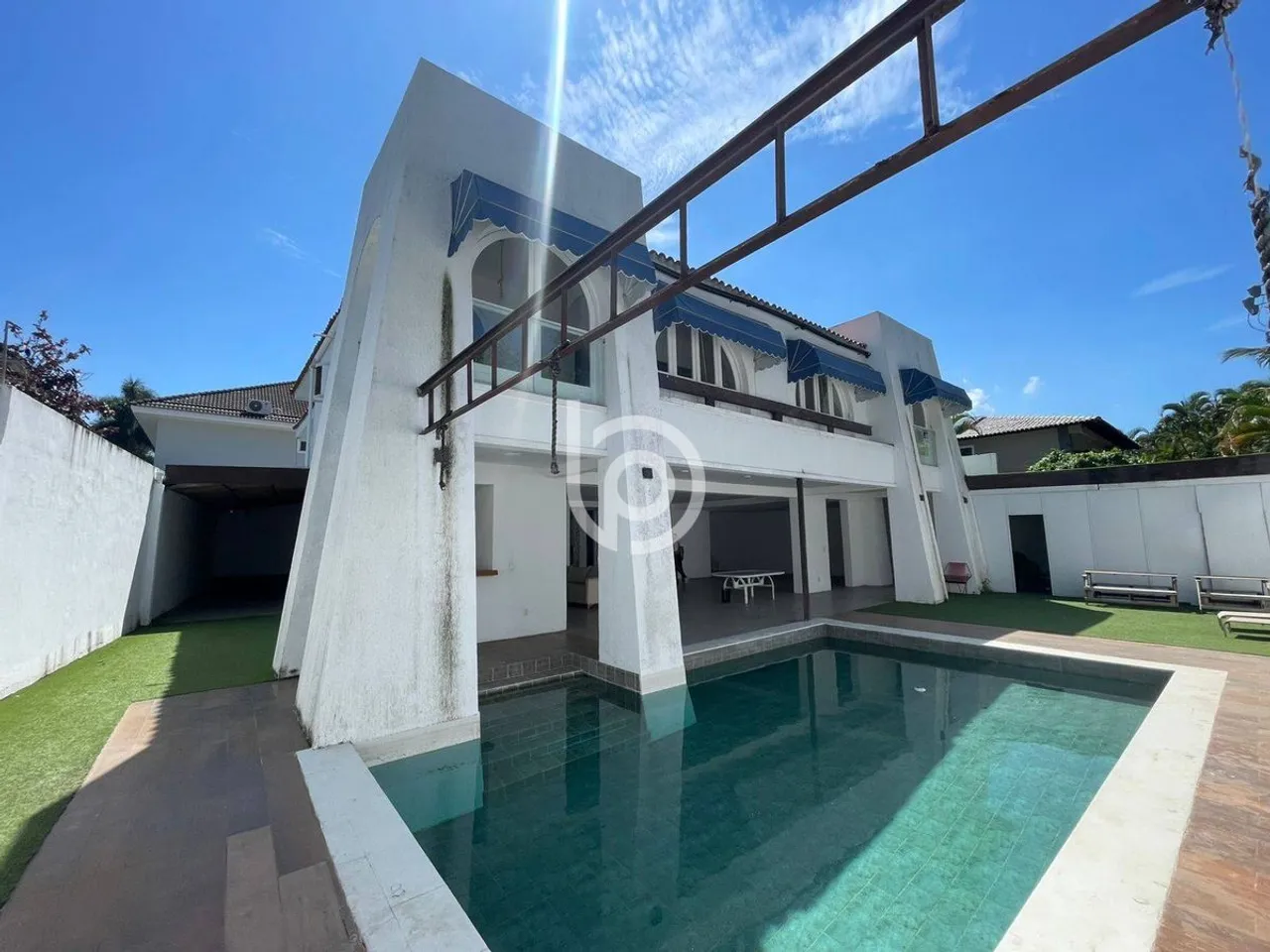 Furnished house with balcony sink and 4 bedrooms — photo 15
