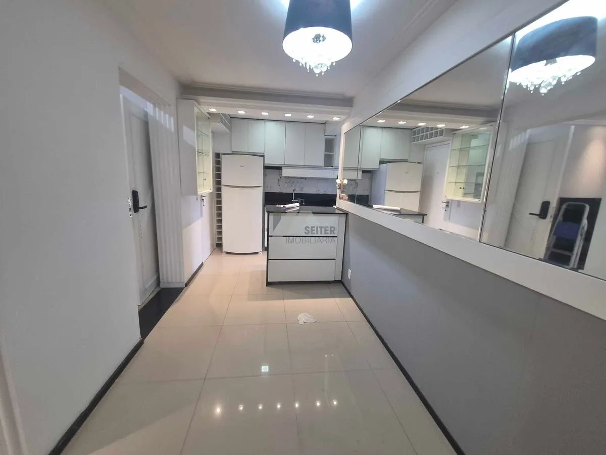 3-bedroom apartment with a glass-enclosed balcony — photo 47