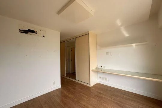 4-bedroom apartment with a separate kitchen, 260 m² — photo 14