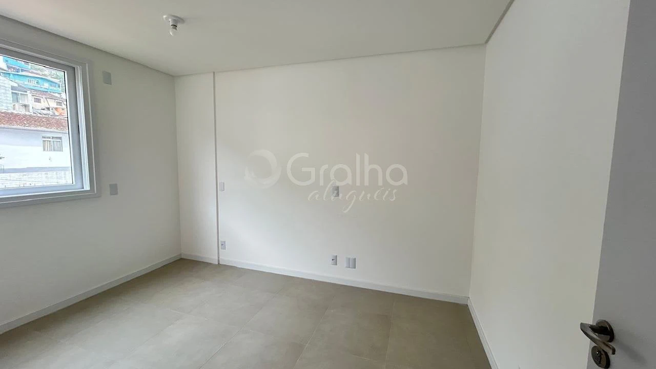 One-bedroom apartment in a building with a sauna — photo 26