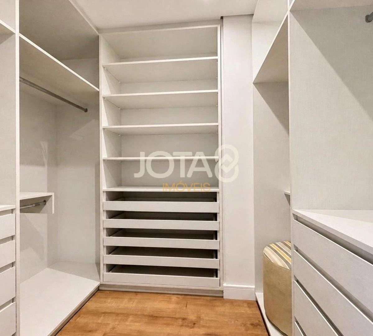 Floor-to-ceiling windows in a 3-bedroom apartment, 150 m² — photo 4