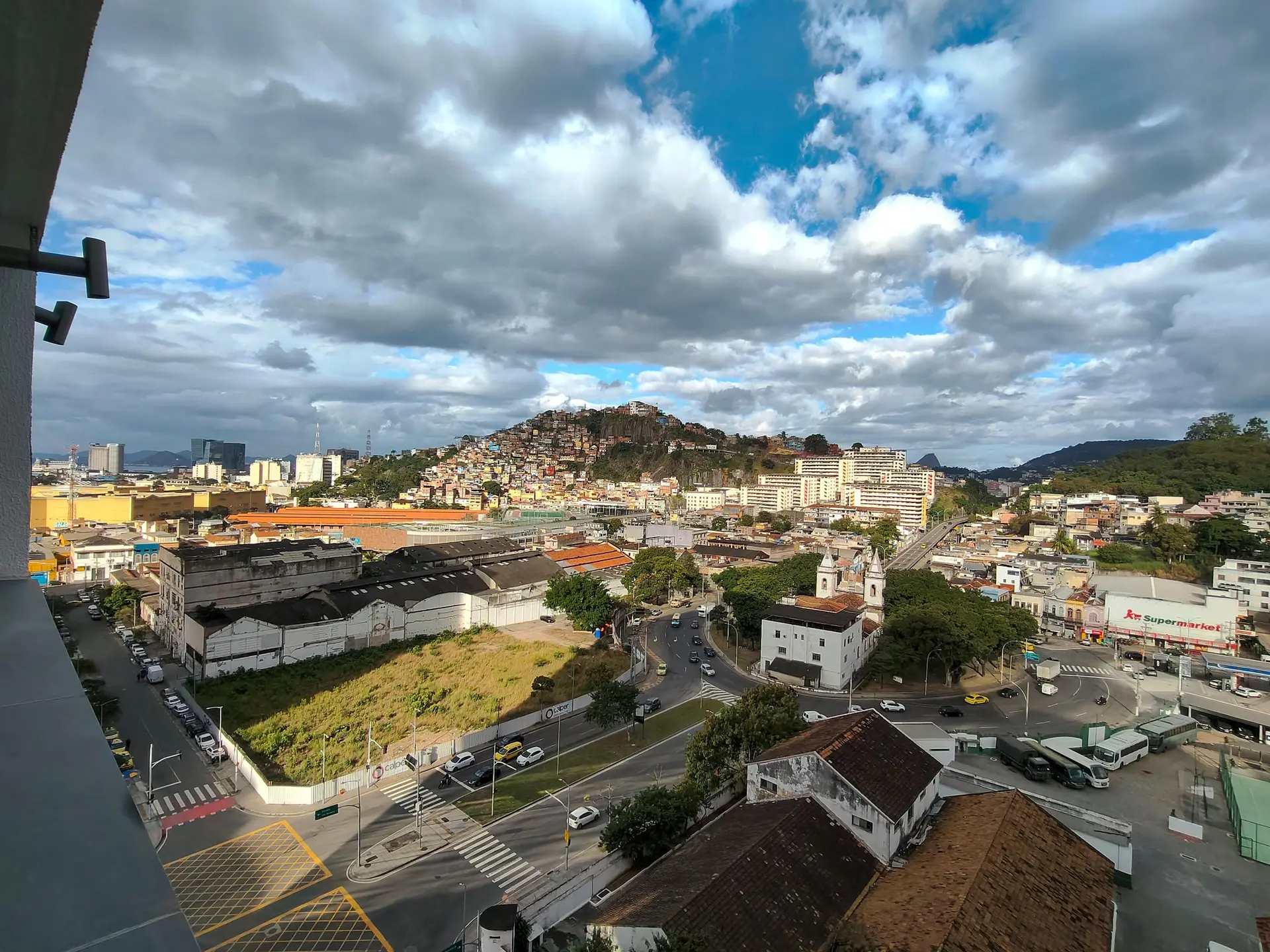 Apartamento com 2 quartos e varanda de vidro fechada — photo 3