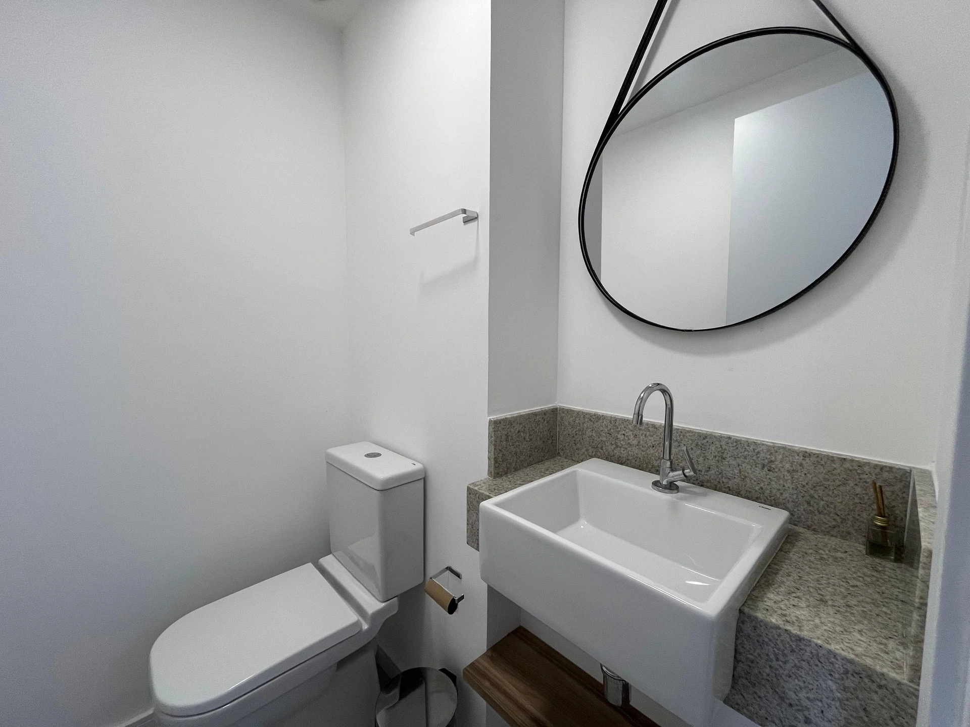 Furnished apartment, 89 m², with a glass-enclosed balcony — photo 19