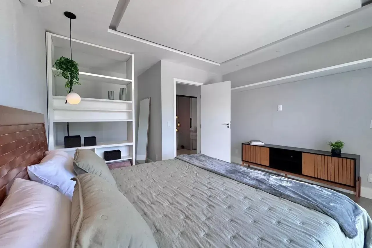 Casa de 4 dormitorios con ventanales de piso a techo — photo 14