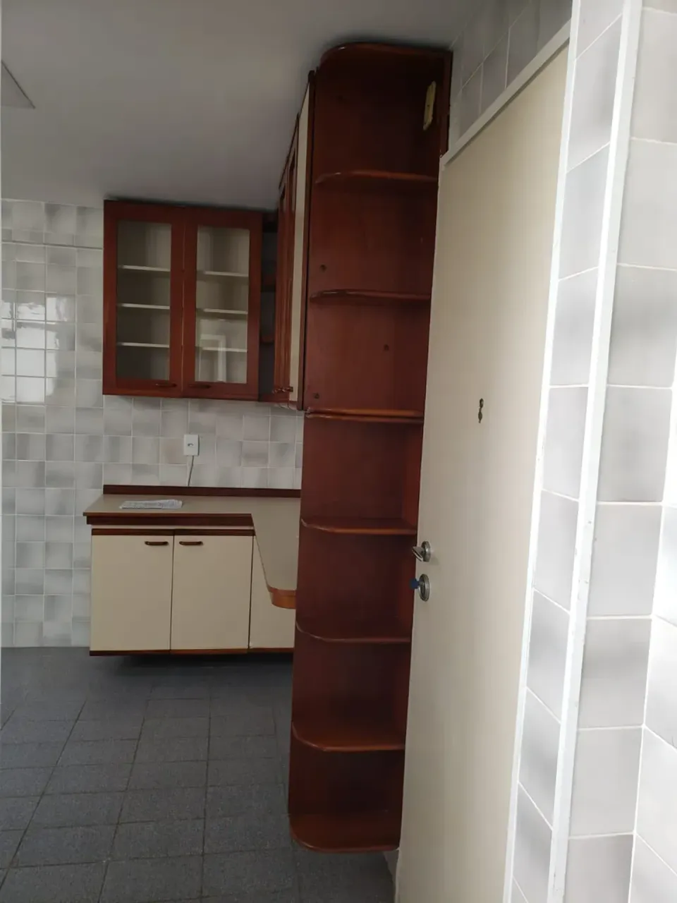 Квартира з 3 спальнями та дерев'яною підлогою або ламінатом — photo 13