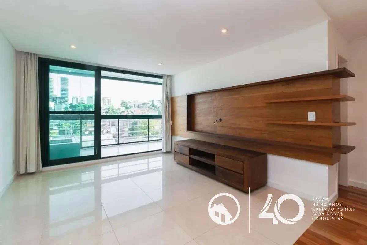 4-bedroom apartment with floor-to-ceiling windows