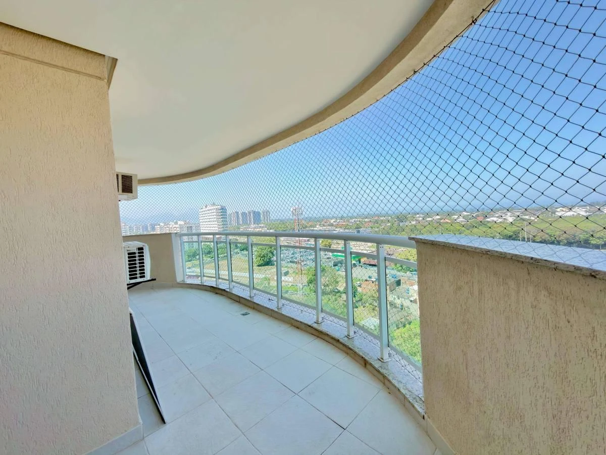 3-bedroom apartment in a building with a gym — photo 7