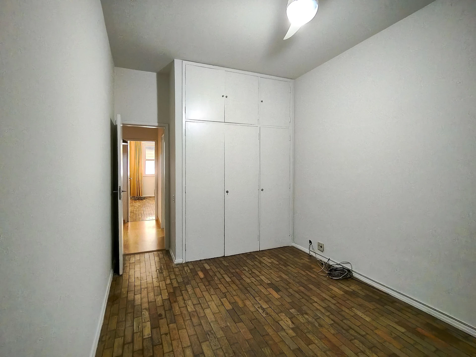 Furnished 4-bedroom apartment with 3 bathrooms — photo 49