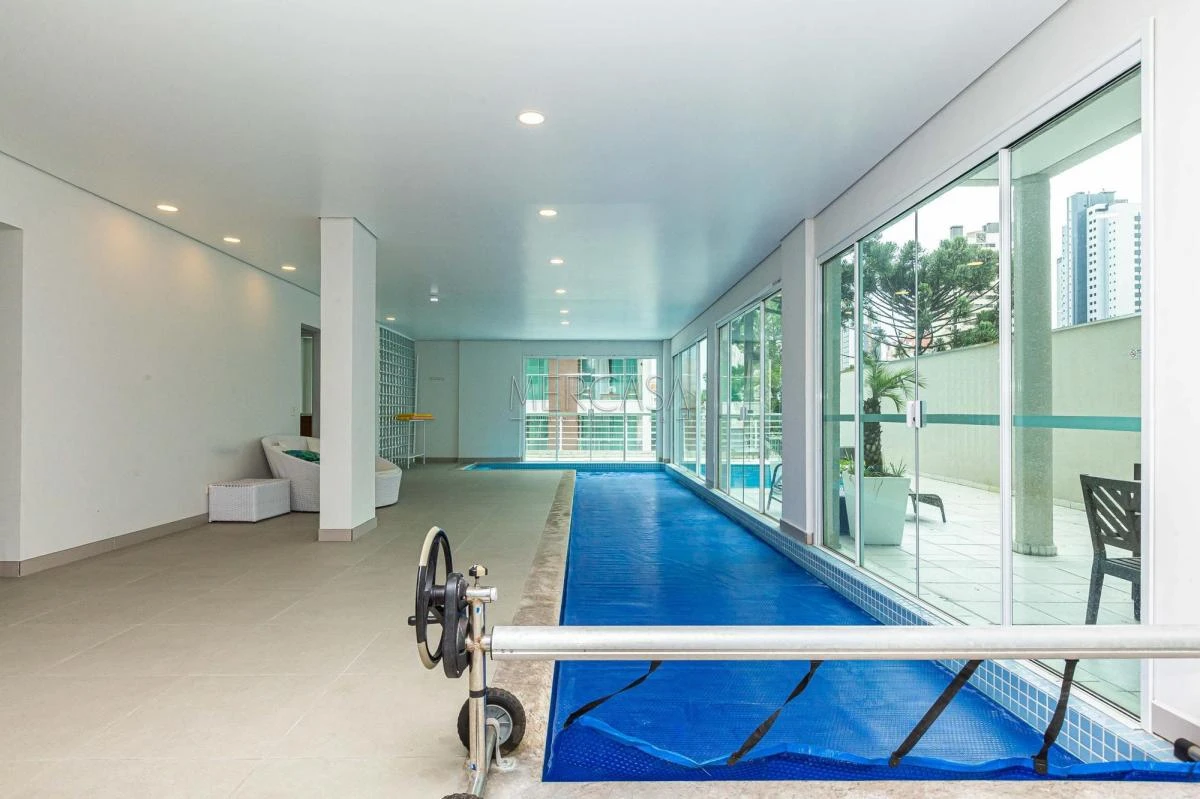 One-bedroom apartment in a building with a pool — photo 30