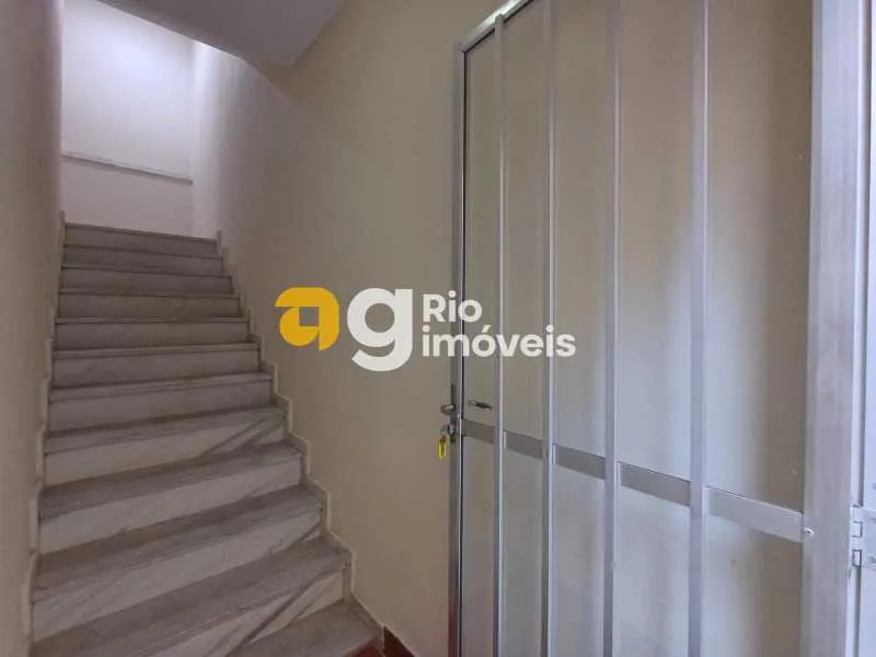Condominium townhouse with 2 bedrooms and tiled flooring — photo 15