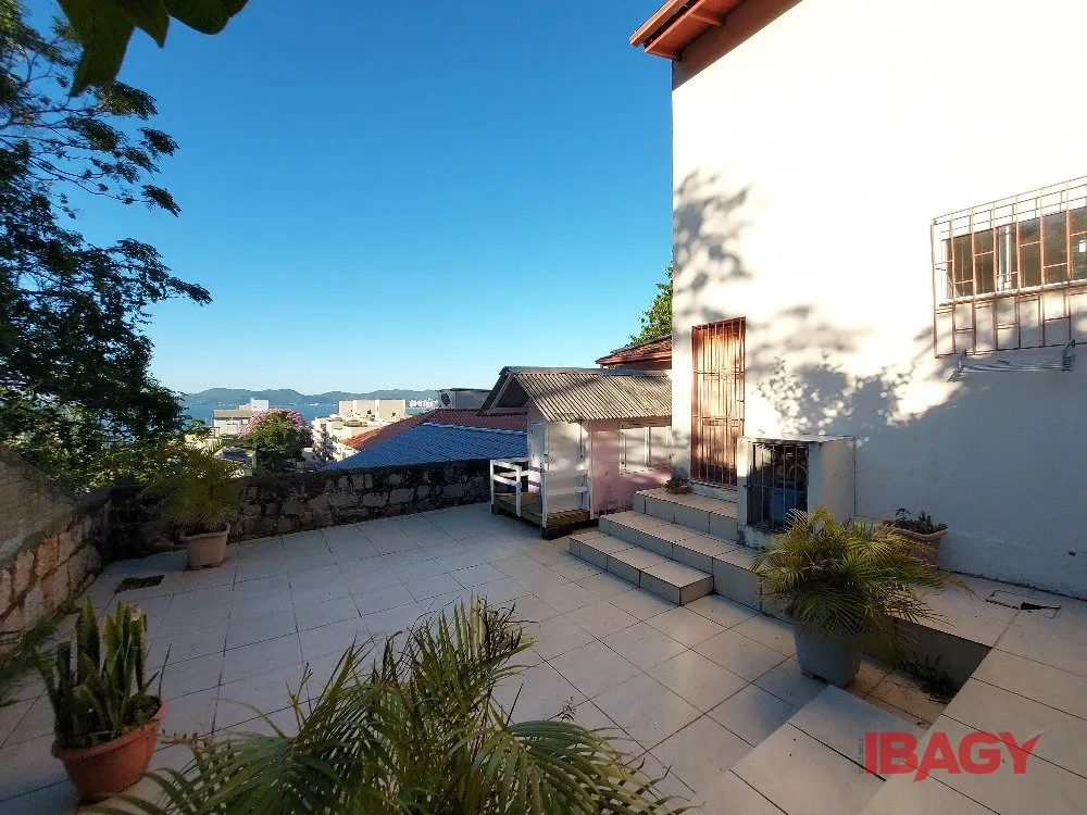 3-bedroom house with a washing machine in Florianópolis — photo 13