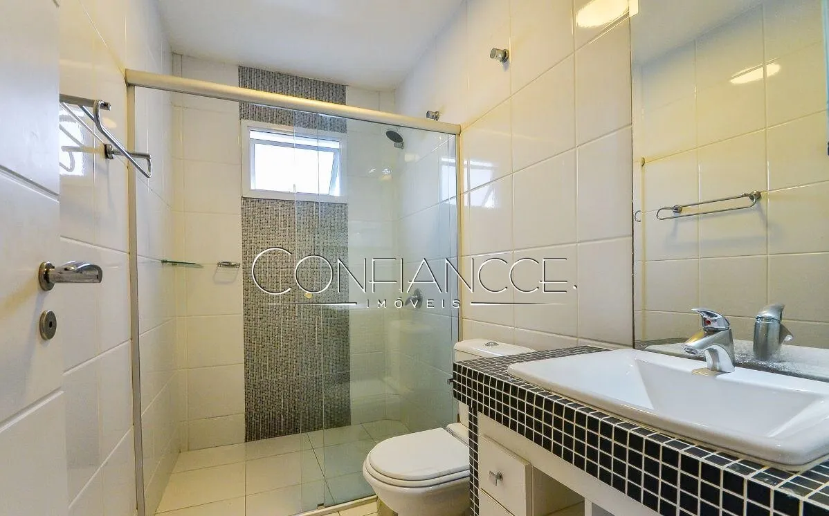 Камін та 4 спальні: будинок 250 м² — photo 33