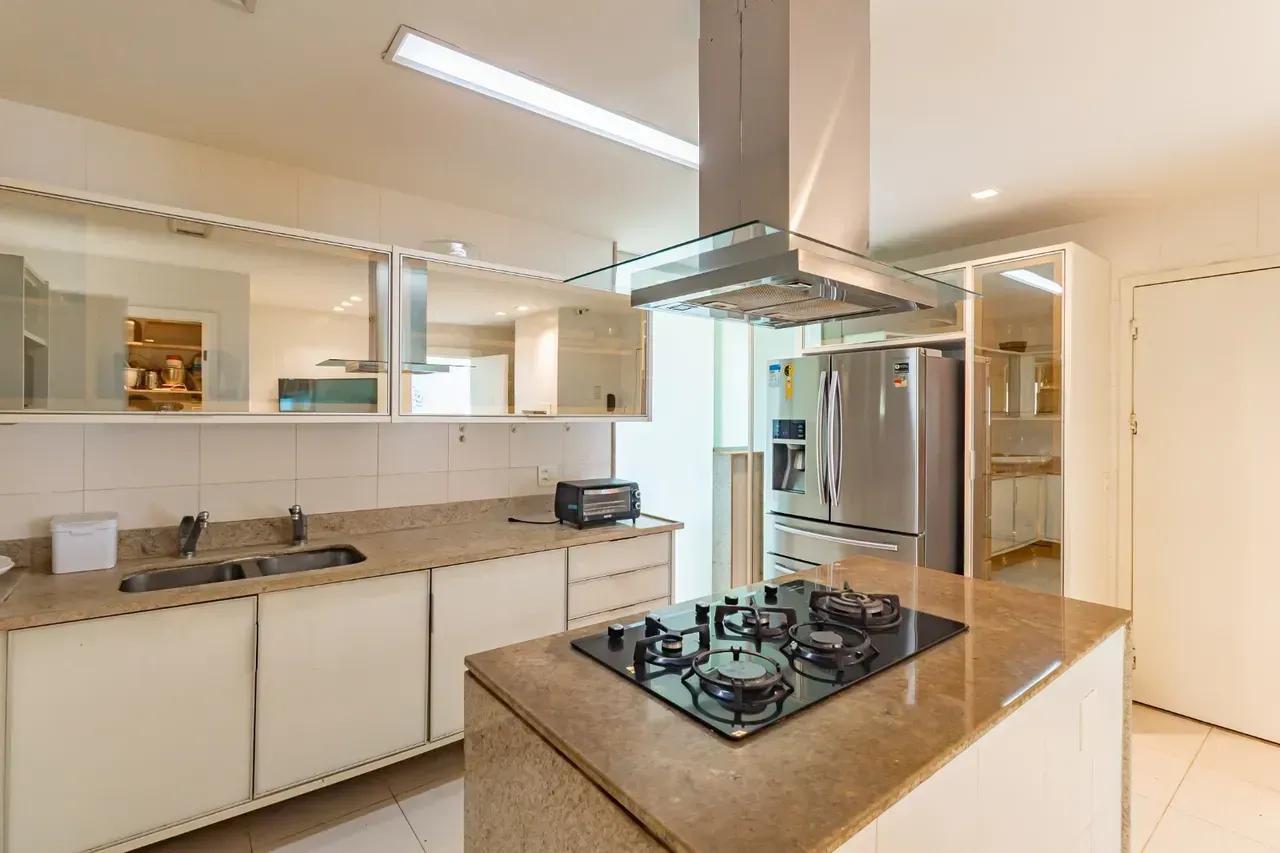 575 m² apartment with 4 en-suite bedrooms and 4 parking — photo 97