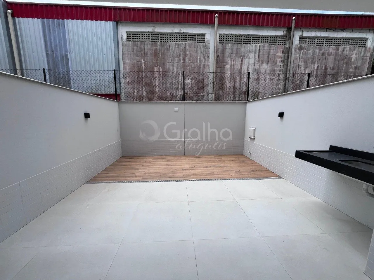 Floor-to-ceiling windows in a one-bedroom apartment, 80 m² — photo 11